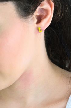 Kolczyki dziecięce srebrne 925 – kaczuszki z żółtą emalią SKL 642B (4).jpg